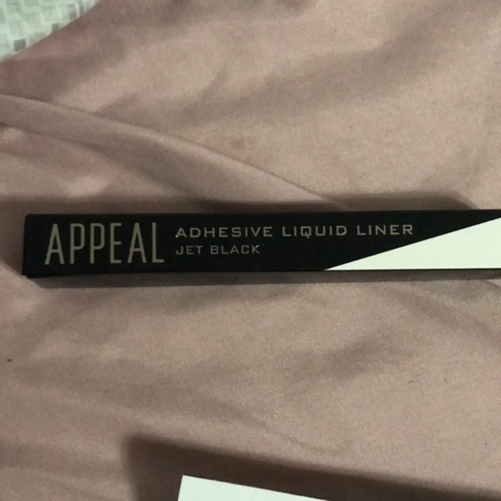 Appeal Cosmetics adhesive liquid liner
